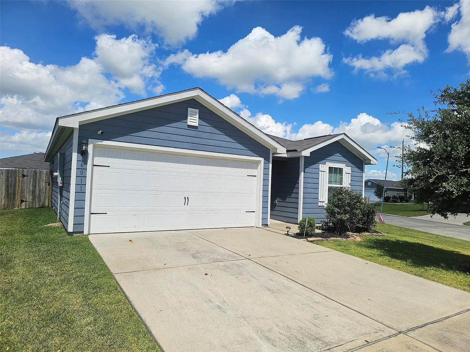 3 bed, 2.0 bath, 1392 sqft, $2,000 — Photo 1