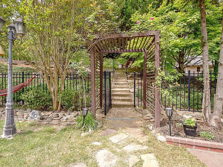 374 Persimmon Dr — Photo 62