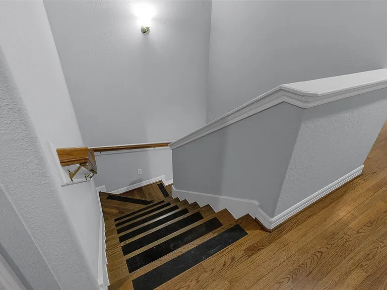 341 W 23rd St — Photo 12