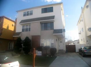 16 Green Valley Rd, Staten Island, NY 10312