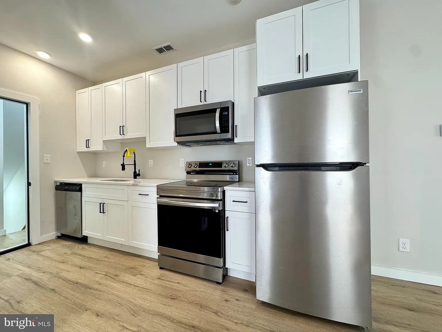 Studio, 330 sqft, $1,200 — Photo 2