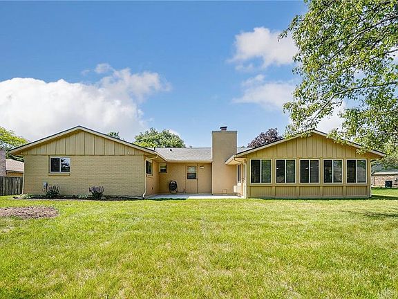 3rd image of 7470 Larissa Ct