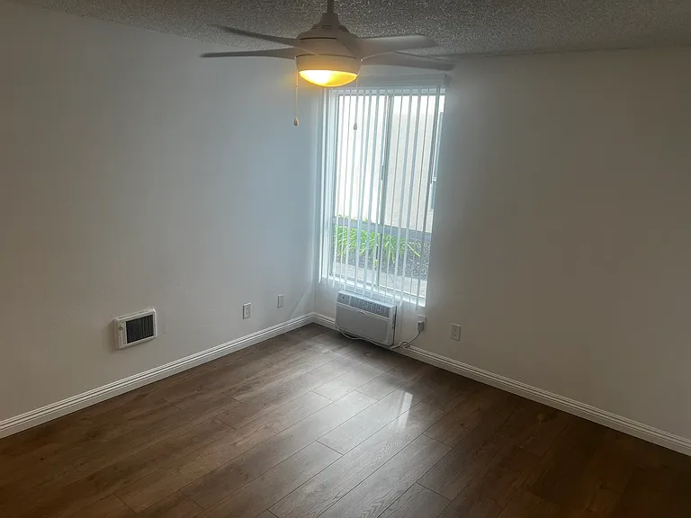All bedrooms have light & ceiling fans