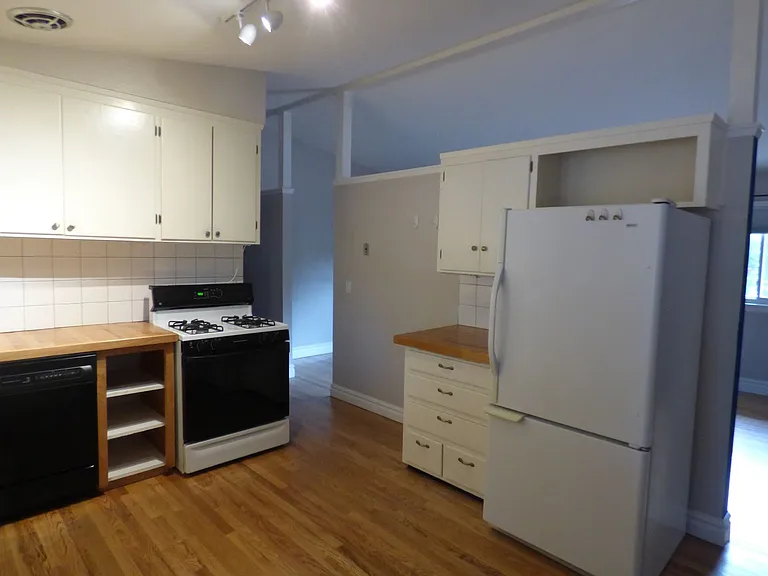 1327 Aspen St — Photo 6