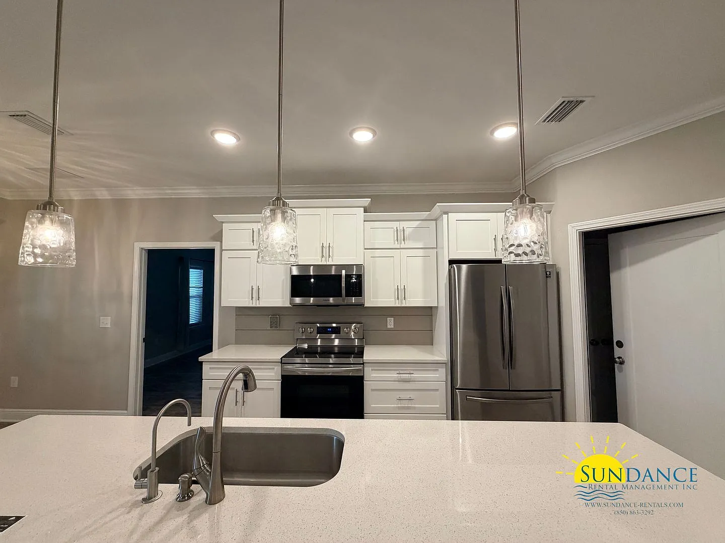 Spacious 4-Bedroom Home with Pool, Solar Panels & Electricity Allowance! — Photo 3