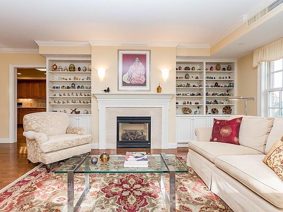 5th image of 336 Boylston St APT 302
