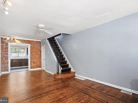 2nd image of 2009 S Darien St
