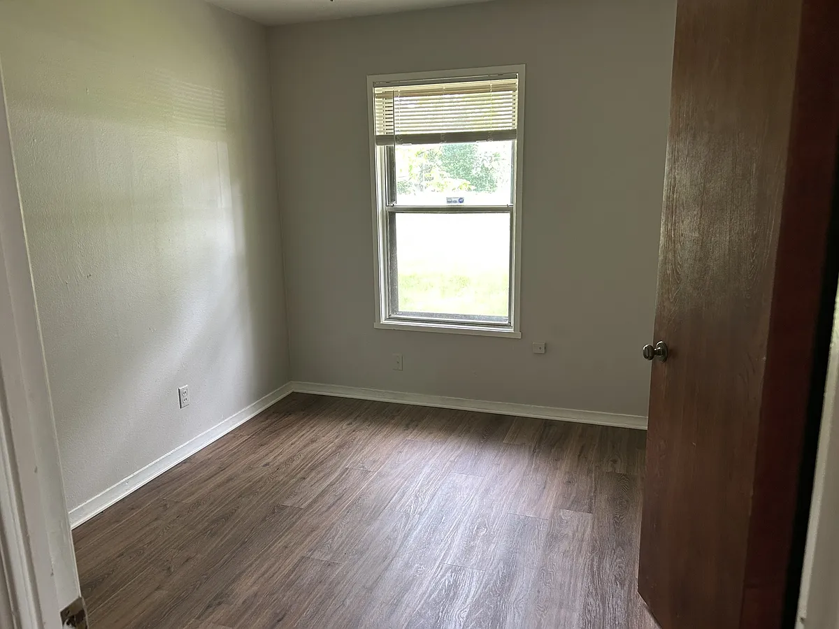 Building Photo - 851 Willow Dr
