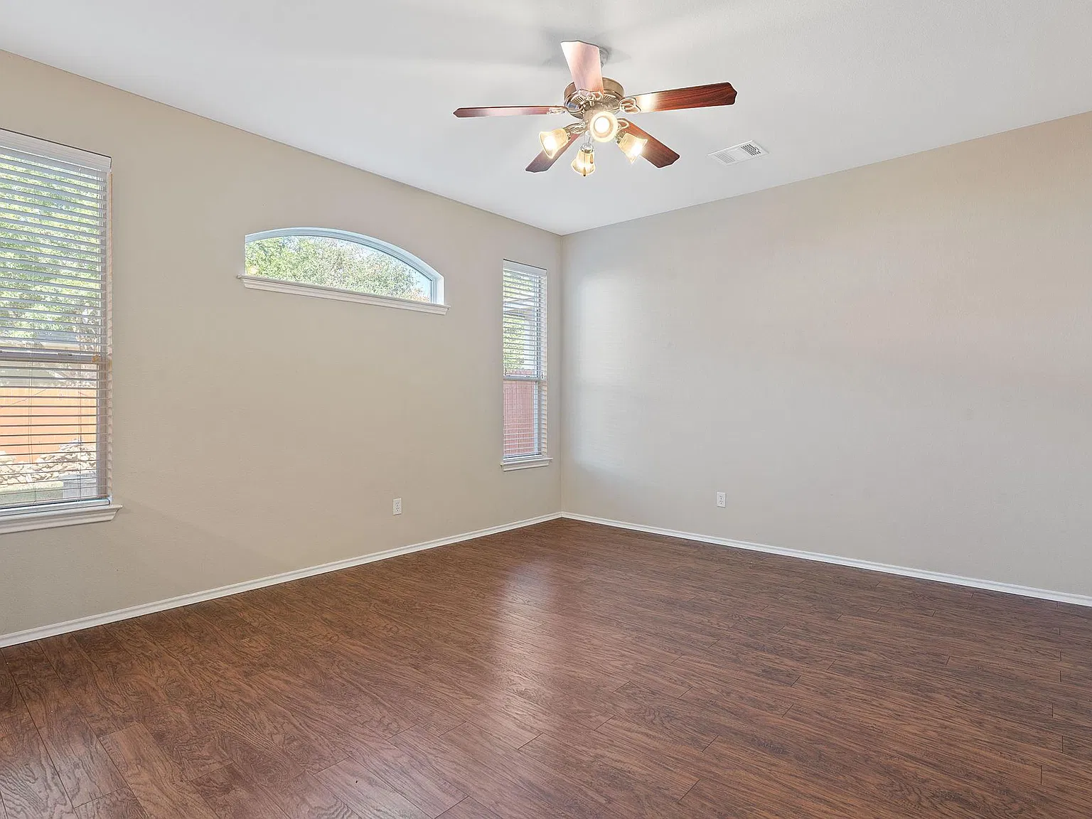 4 bed, 2.5 bath, 2166 sqft, $2,600 — Photo 4