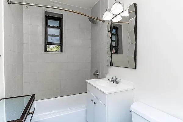 Rented by Voro, LLC | media 25