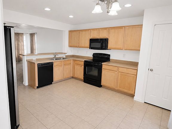 2nd image of 1096 W Desert Valley Dr