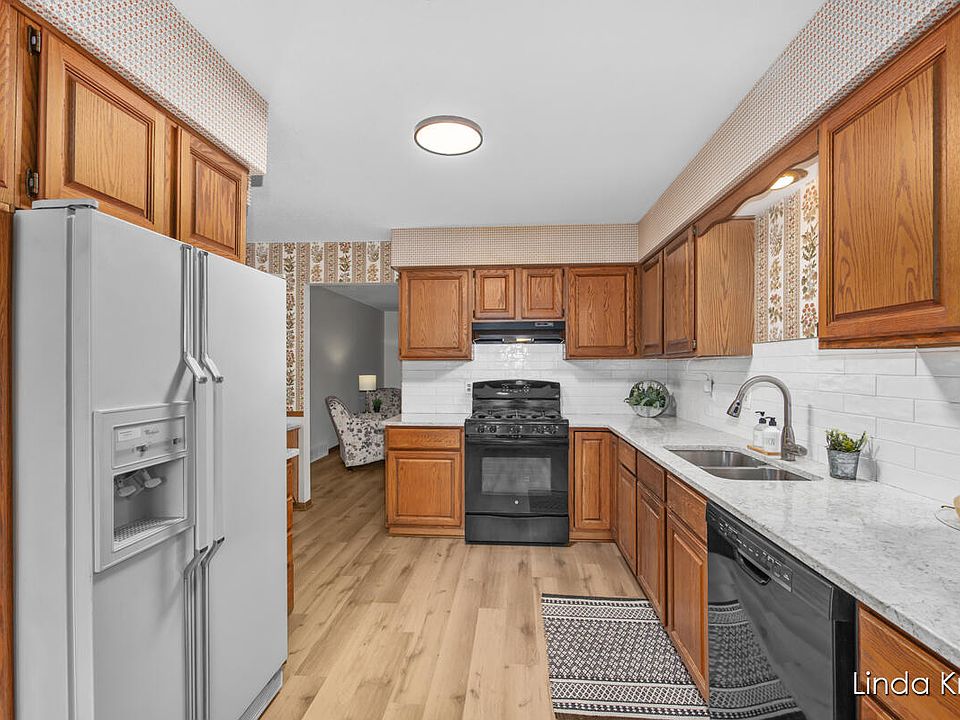 213 Bona Vista Dr NW 27, Grand Rapids, MI 49504 Zillow