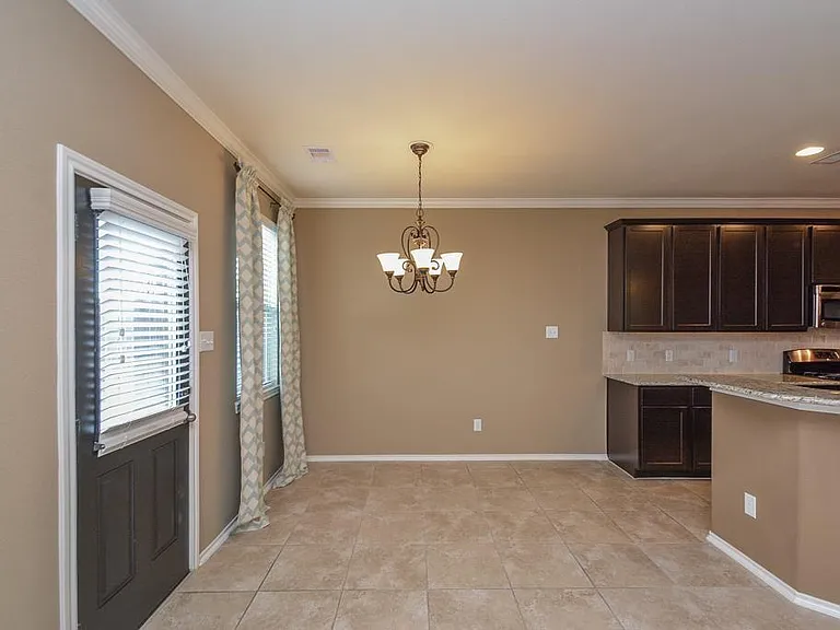 6490 Calgary Woods Ln — Photo 10