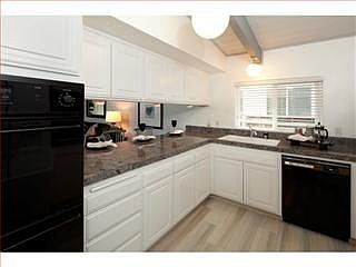 5th image of 1310 Oak Knoll Dr