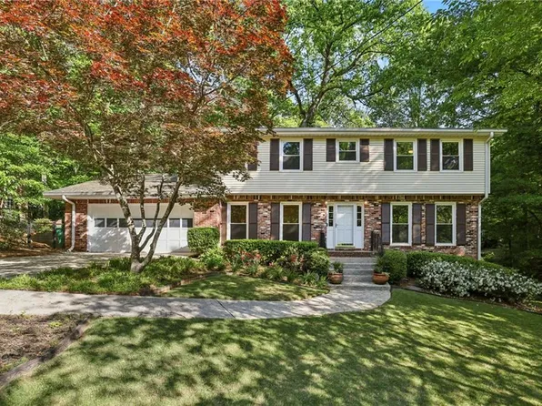 2610 Amberly Dr, Dunwoody, GA 30360