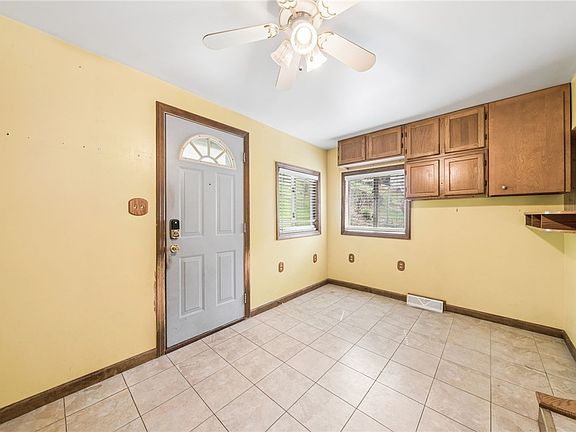 3rd image of 208 Old Mill Rd
