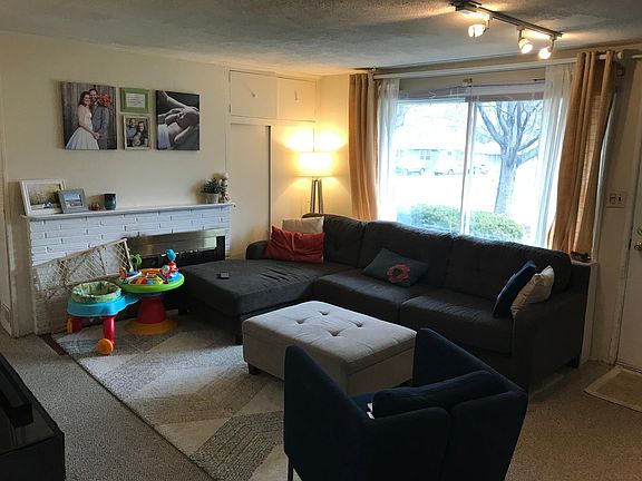 4th image of 202 N Knollwood Dr