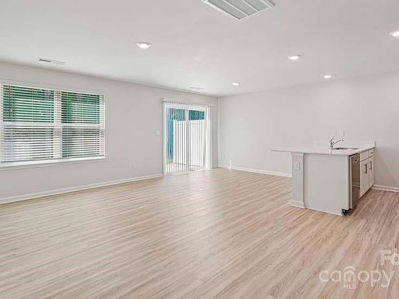 4th image of 2957 Penninger Cir