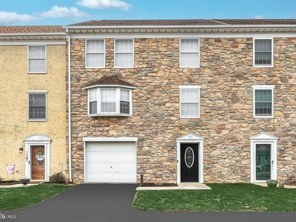 106 Country Ridge Dr, Red Lion, PA 17356