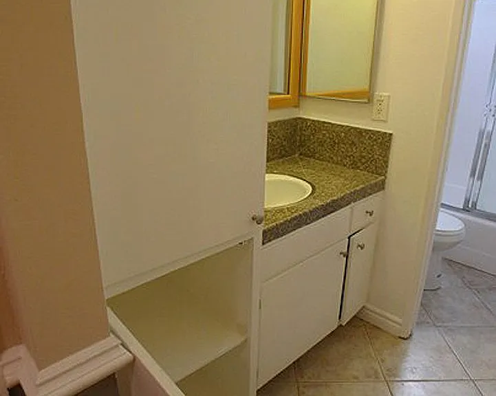 Alhambra @ Studio City Apts. — Photo 26