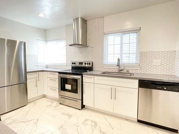 4th image of 2125 Santa Clara Ave Unit B