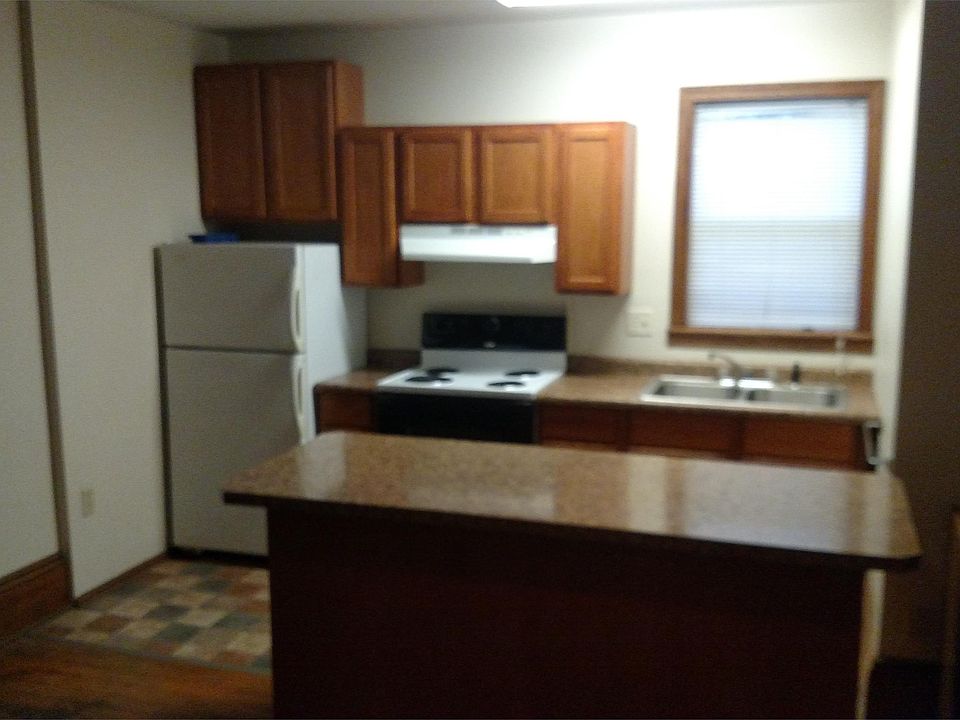 2nd image of 109 W 5th St APT 1