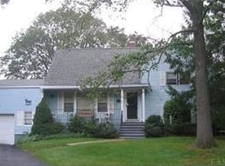 8 Donald Ct, Yonkers, NY 10710