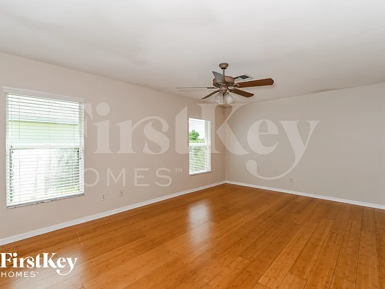 2018 SW 31st Ter — Photo 8