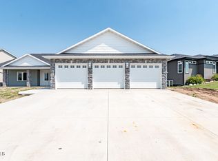 1610 Harp Hawk Dr, Bismarck, ND 58503