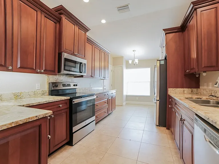 10225 Hunters Haven Blvd — Photo 8