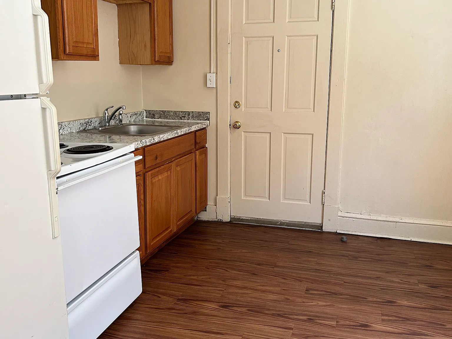3 bed, 1050 sqft, $1,300 — Photo 2