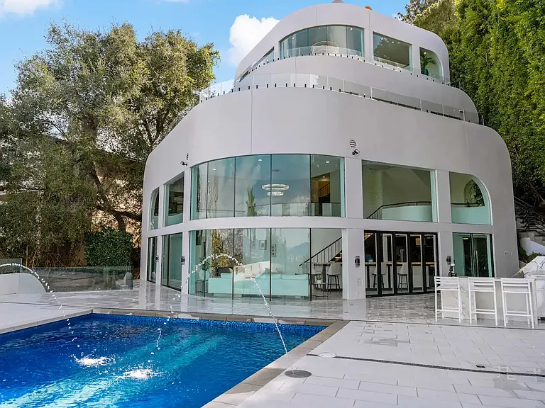 15105 Mulholland Dr — Photo 36