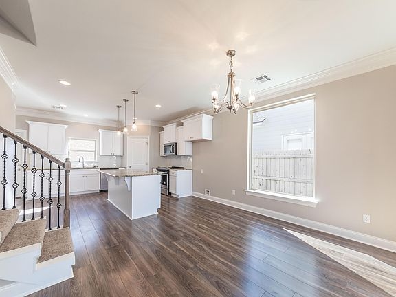 3rd image of 218 Harbor Bend Blvd
