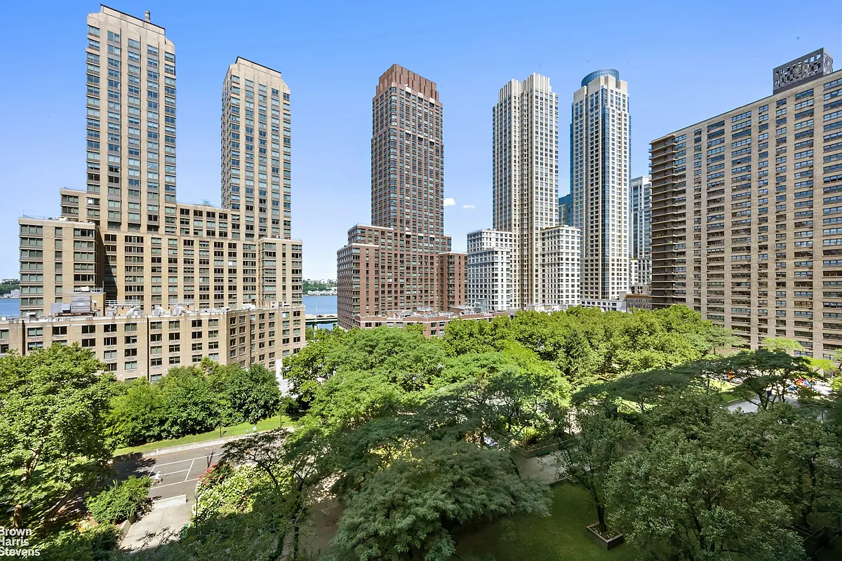 165 West End Avenue #9C in Lincoln Square, Manhattan | StreetEasy