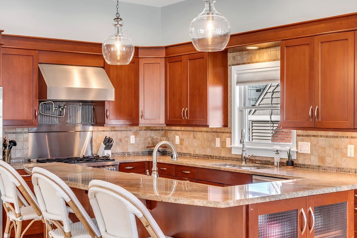 Kitchen 2-2