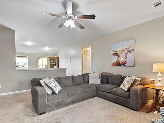 5th image of 203 Center Field Dr