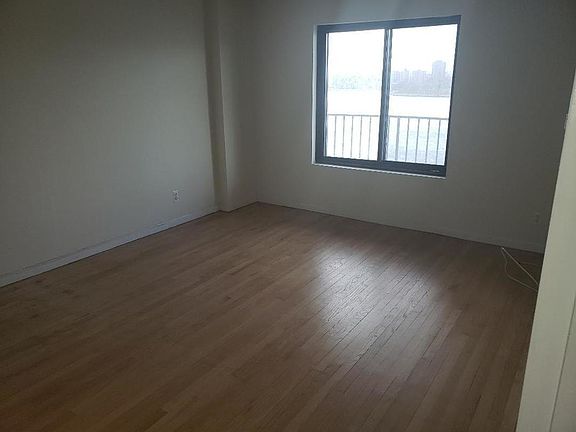 5th image of 2540 Shore Blvd APT 8M
