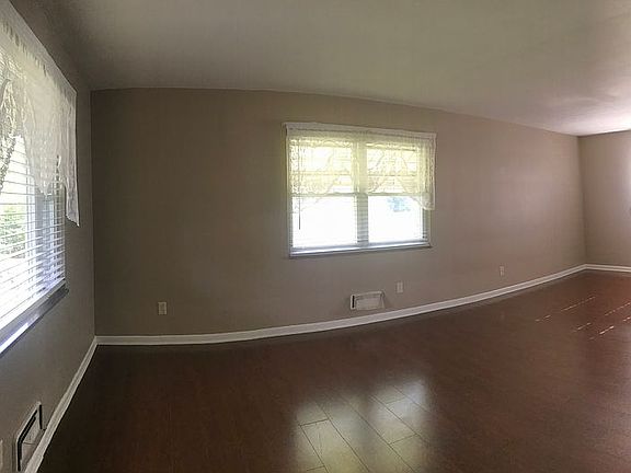 5th image of 209 Silverview Dr