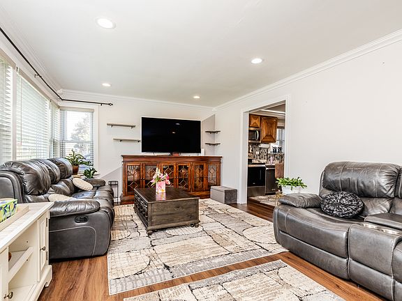 4th image of 2717 Atlantic Ave