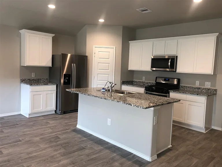 1810 Gibbons Creek Dr — Photo 10