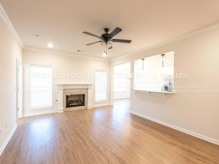 410 Coconut Ln — Photo 2