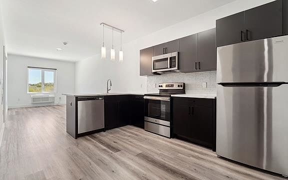 5th image of 74-100 Washington Ave #206