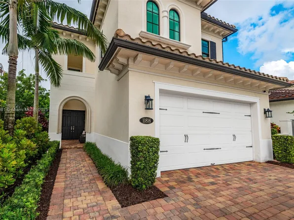 11816 SW 13th Ct, Pembroke Pines, FL 33025