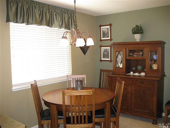 5th image of 135 Southbridge Ln