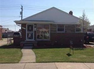 30118 Taylor St, Saint Clair Shores, MI 48082