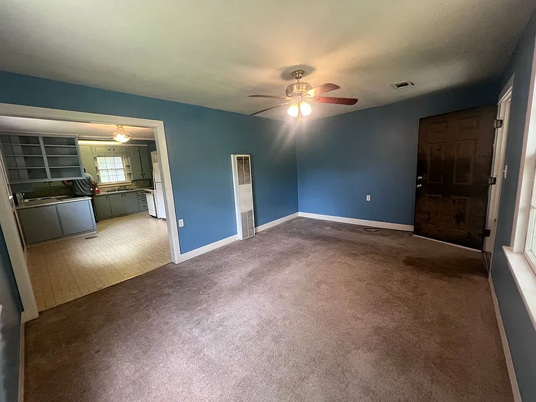1305 W Vine Ave — Photo 3