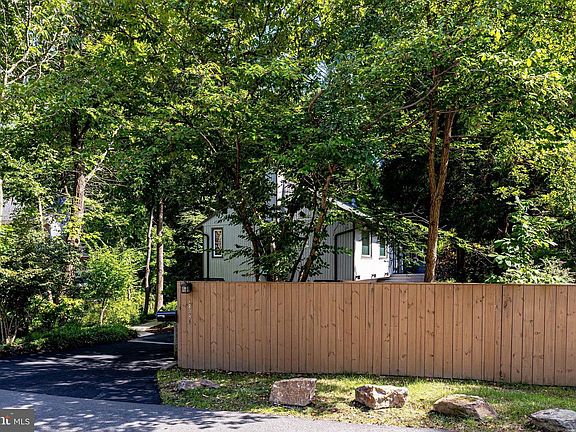 3rd image of 1839 Macarthur Dr