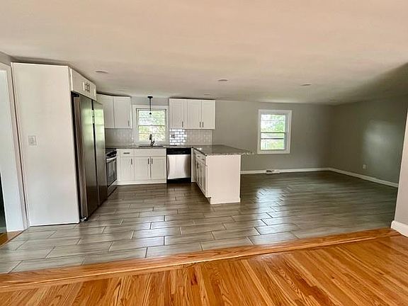 5th image of 33 Howard Ave