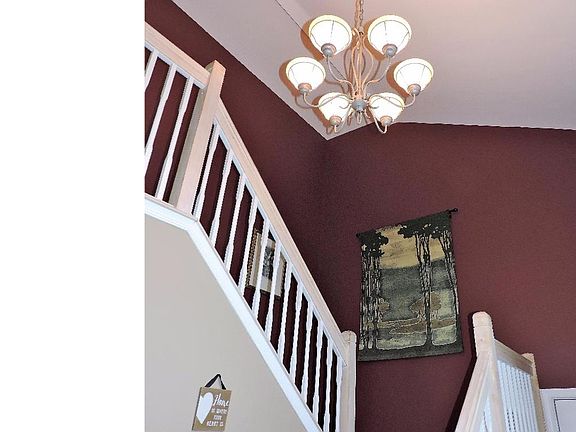 3rd image of 57 Jennifer Ln