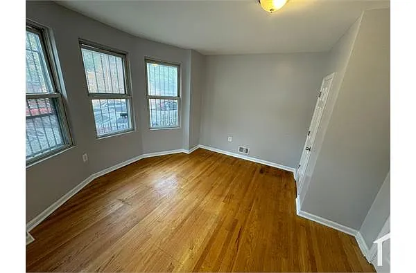 Building Photo - 65 Hawkins St #3